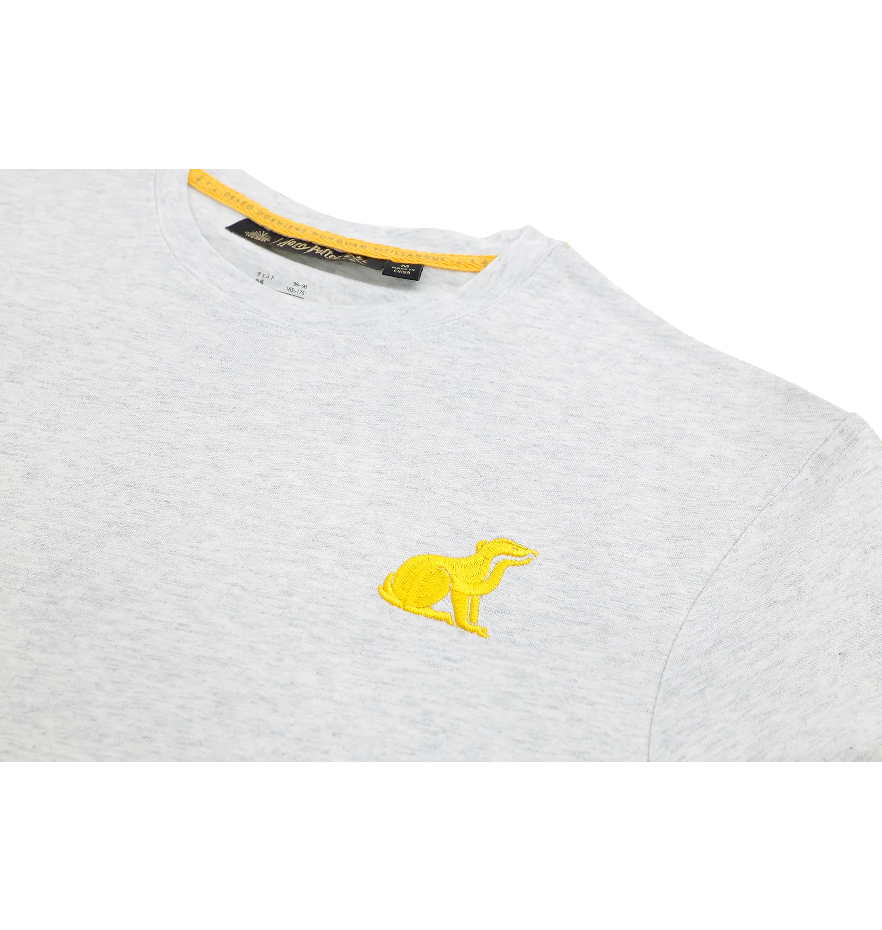 ハッフルパフ ロゴ Tシャツ - Image 3